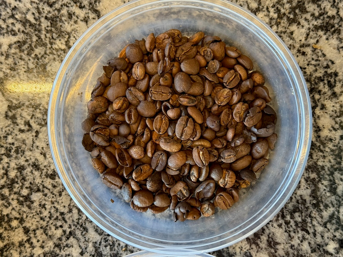 A 100 gram sample of Uganda Alpha roasted to City+ shows that roast uniformity is much better than you might think. Far from perfect, but not bad considering the look of the green.