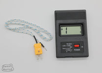  battery compartment. Basic Celsius Thermometer with Thermocouple Probe