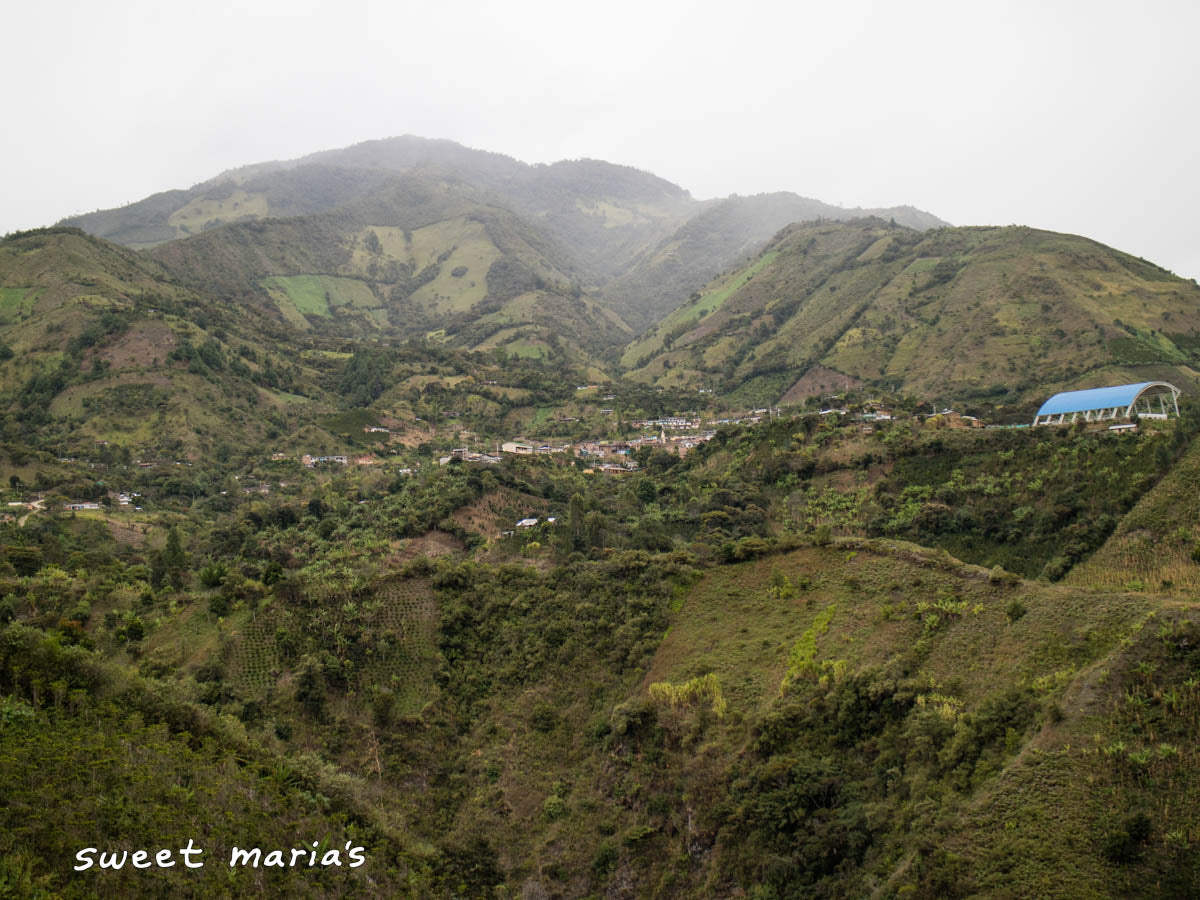 A view of Aponte from across the valley