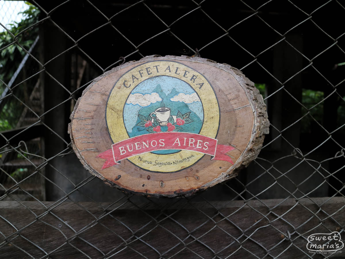 A wooden sign reads "Cafetalera Buenos Aires"