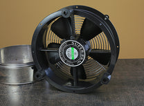 A small chaff tray below the barrel can be removed and emptied by pulling a wooden knob